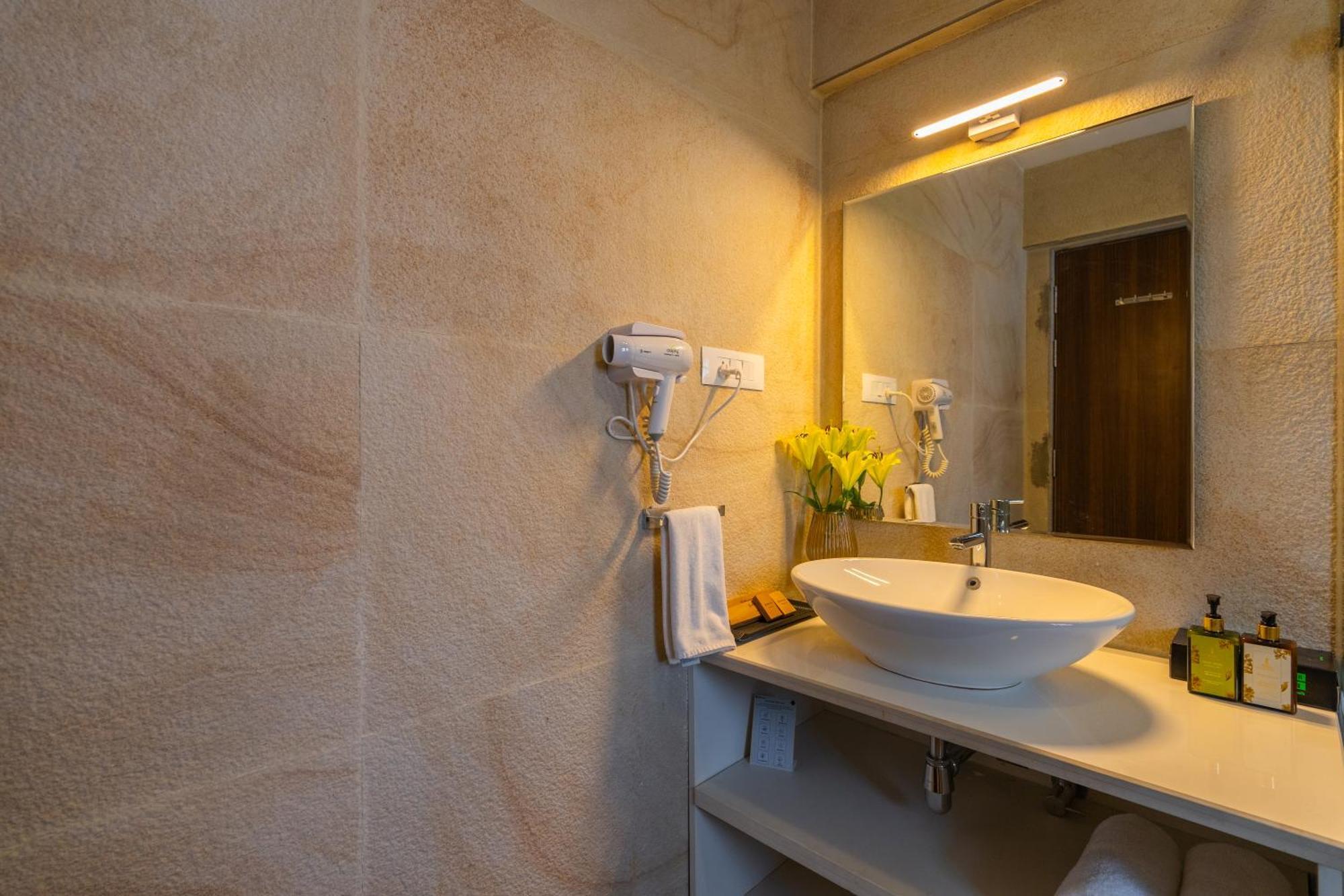 Elivaas 3 Bhk Pvt Pool & Bar - Villa Valerie Oxel Екстериор снимка